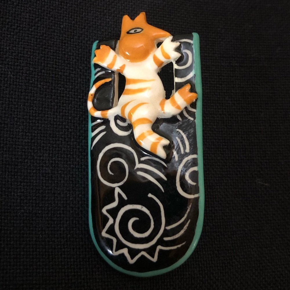 Vintage Porcelain Ceramic Art Hand Crafted Striped Cat Brooch Pin- Orange, Black - Picture 8 of 9